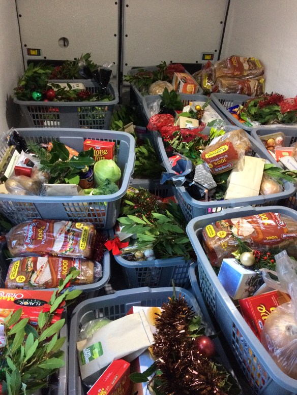 Peninsula-hampers-on-truck